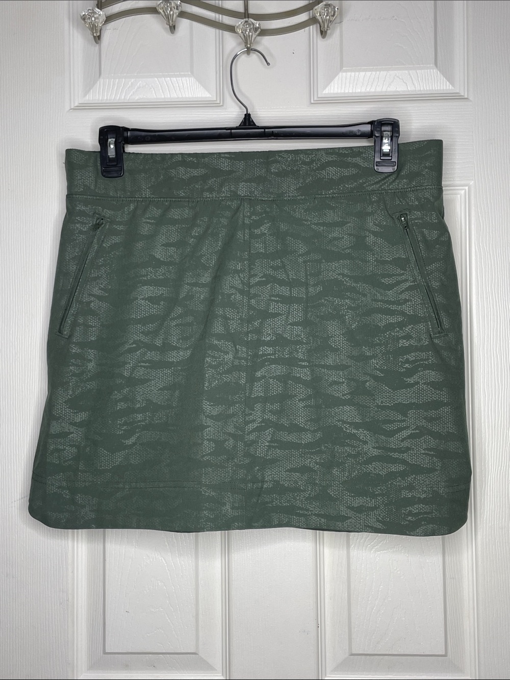 Orvis Olive Textured A-Line Skort with Zip Pockets. Size L